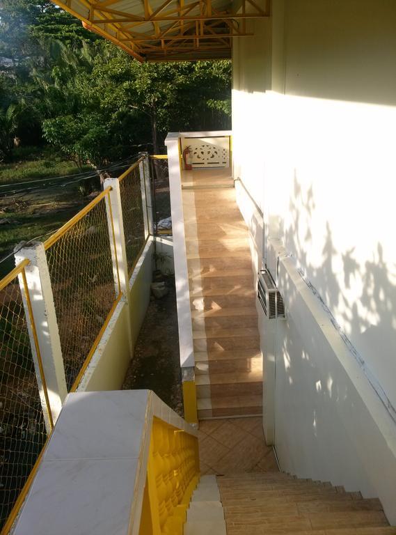 Bambooze Hauz Hotel Balabag  Exterior foto