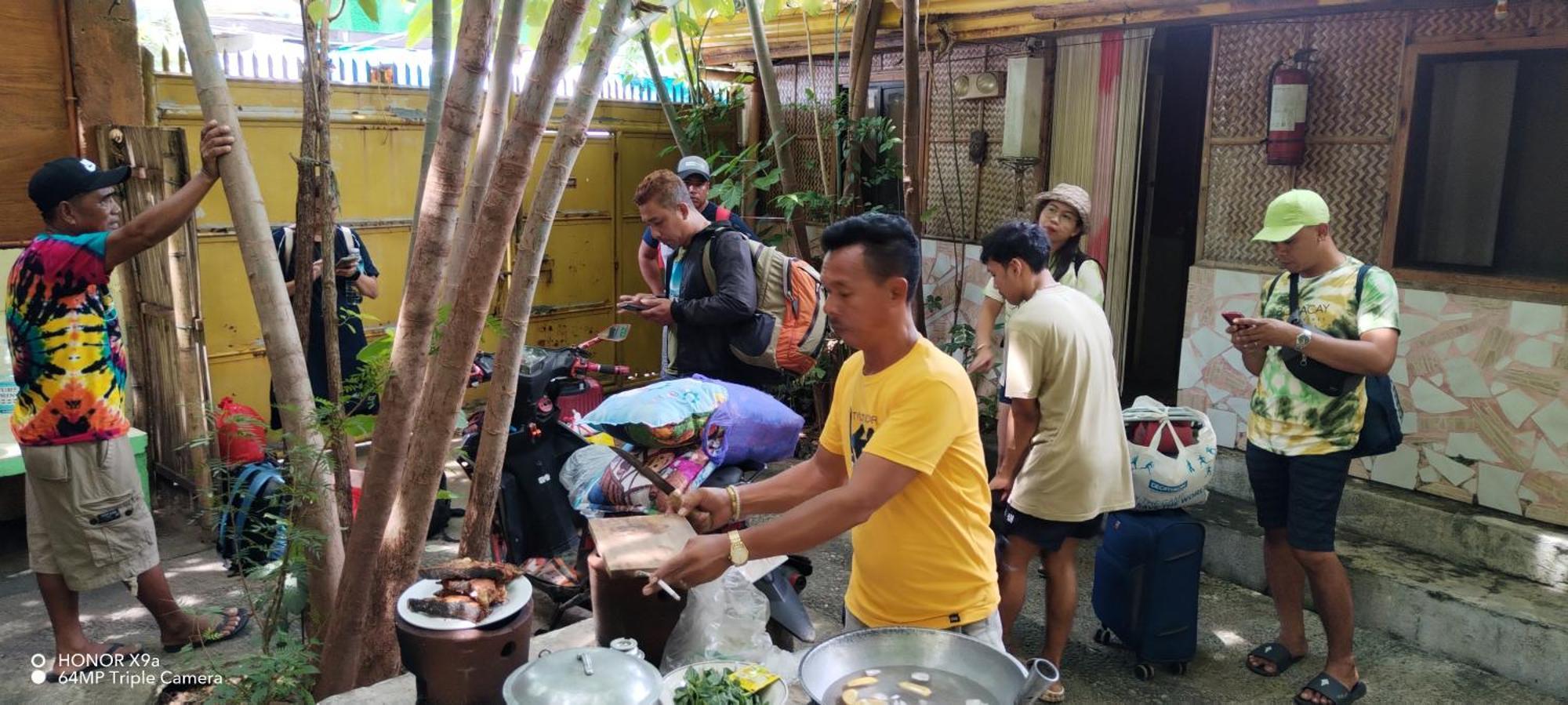 Bambooze Hauz Hotel Balabag  Exterior foto