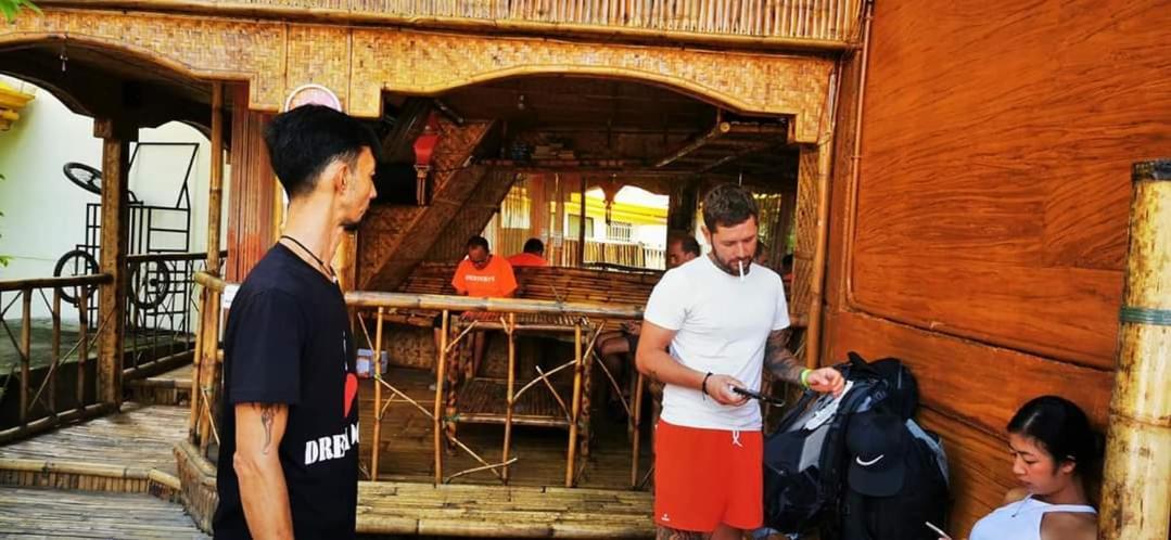 Bambooze Hauz Hotel Balabag  Exterior foto
