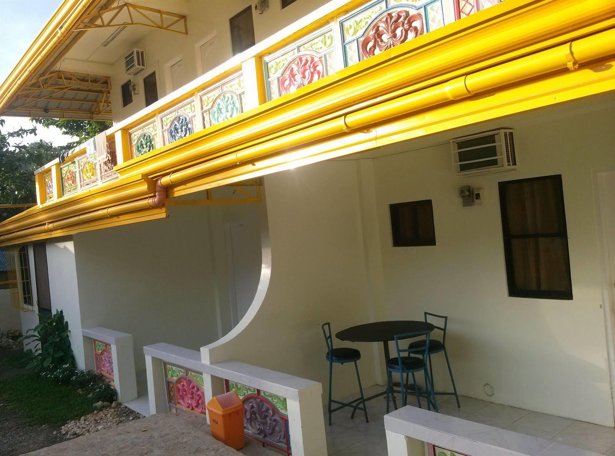 Bambooze Hauz Hotel Balabag  Exterior foto