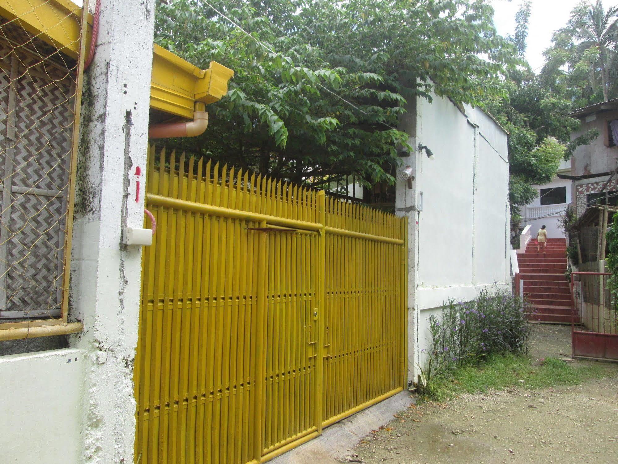 Bambooze Hauz Hotel Balabag  Exterior foto