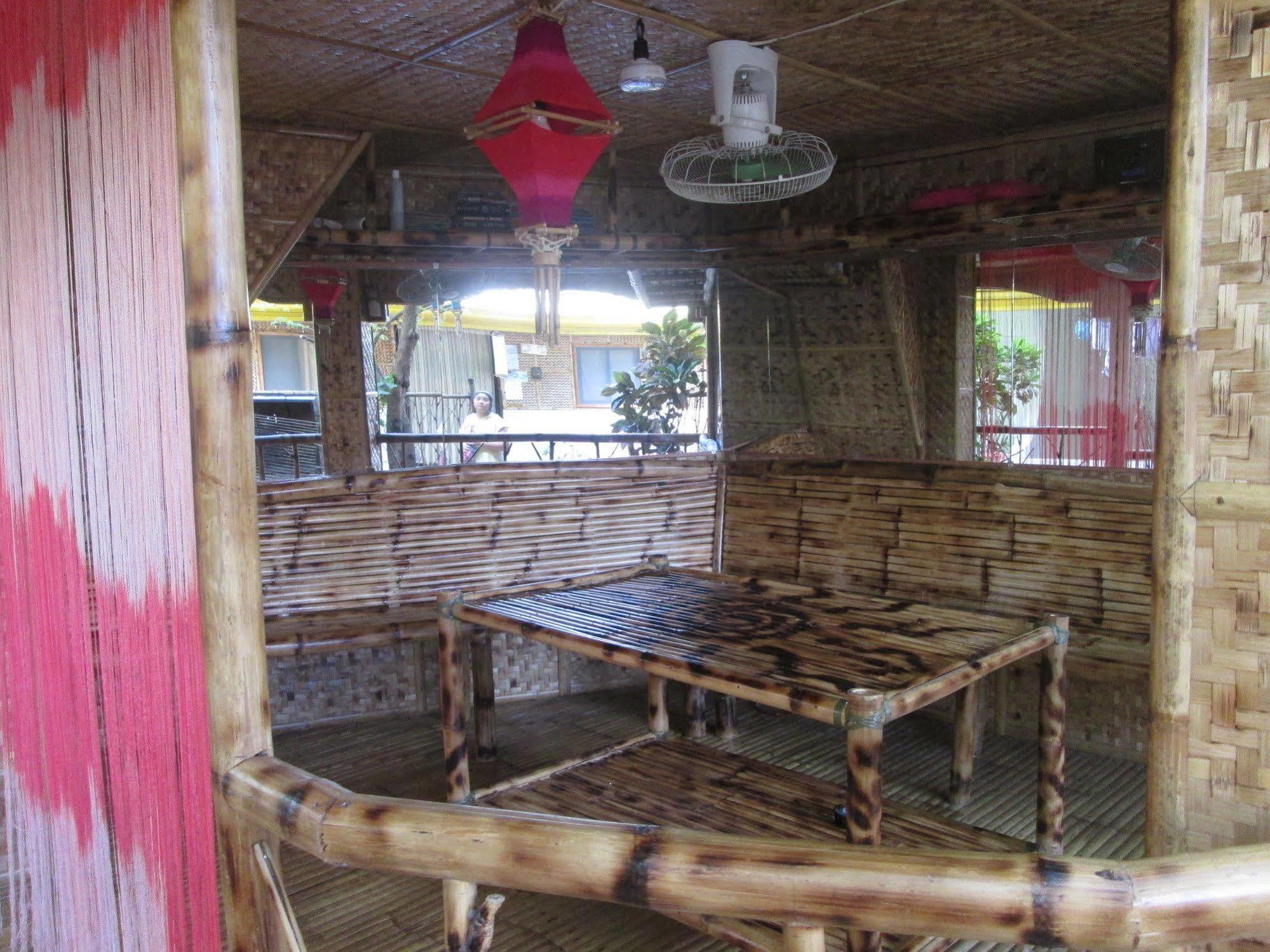 Bambooze Hauz Hotel Balabag  Exterior foto